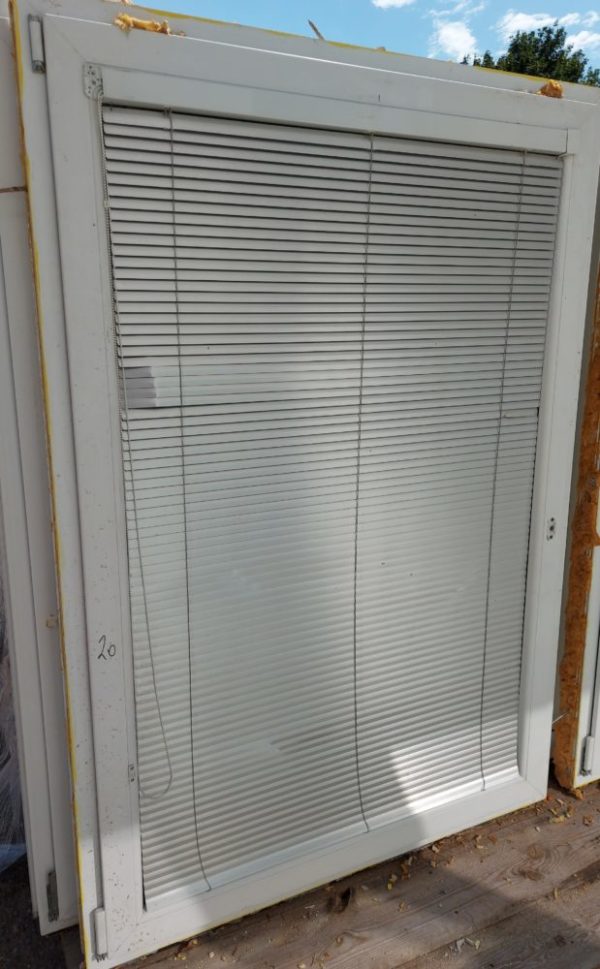 Használt, egyszárnyú, fehér, bukó-nyíló, balos/jobbos  műanyag ablak. Az ablak méretei: 140 cm széles, 175 cm magas.