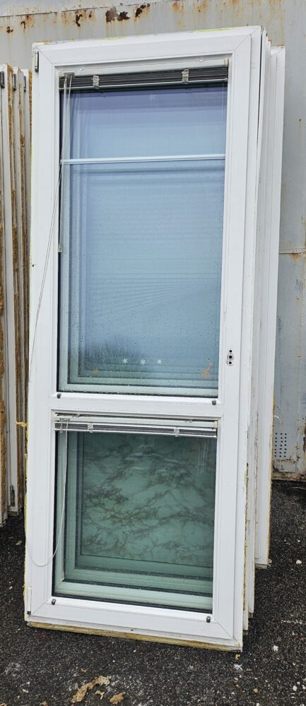 Použité plastové balkónové jednokrídlové dvere