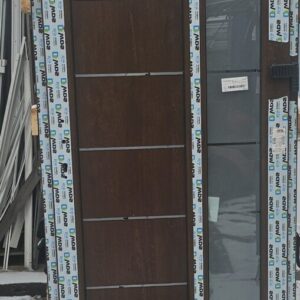 Nové vchodové dvere 100 × 205 cm – pravé, farba orech, dvojsklo mliečne